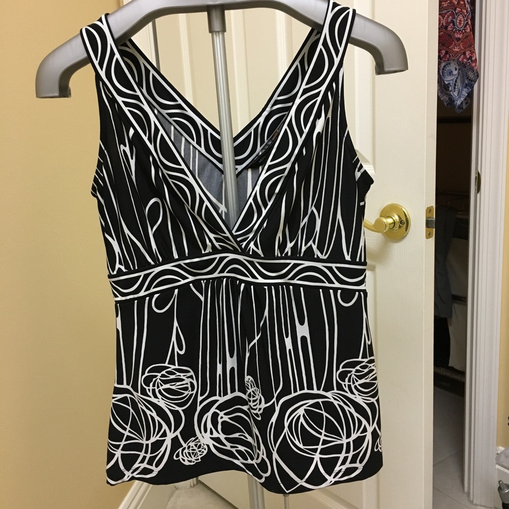 Plunging Neckline BCBG 💋EUC