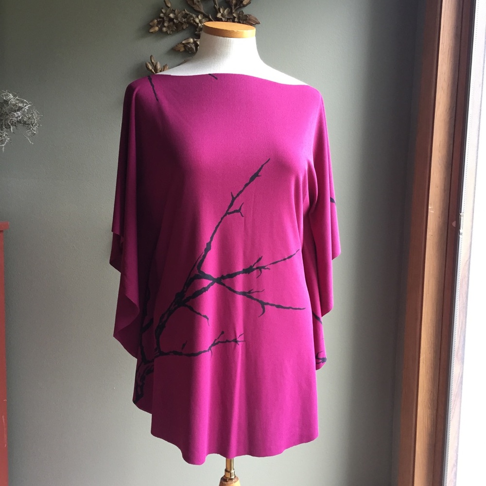 ⭐️HP⭐️NWOT Handmade Silk Screened Bat Wing Top