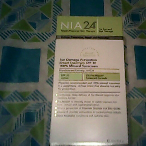 NIA 24 SUN DAMAGE PREVENTION MINERAL SUNSCREEN - Picture 2 of 2