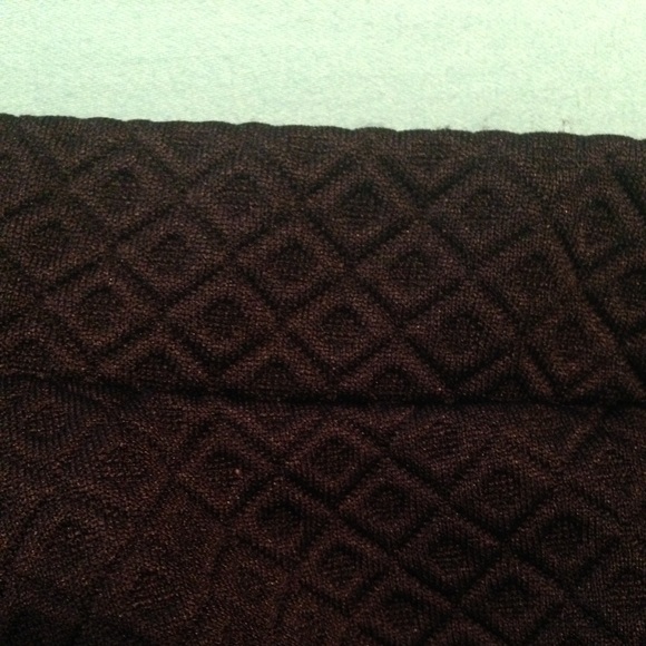 Black skirt with textured design - Picture 3 of 4