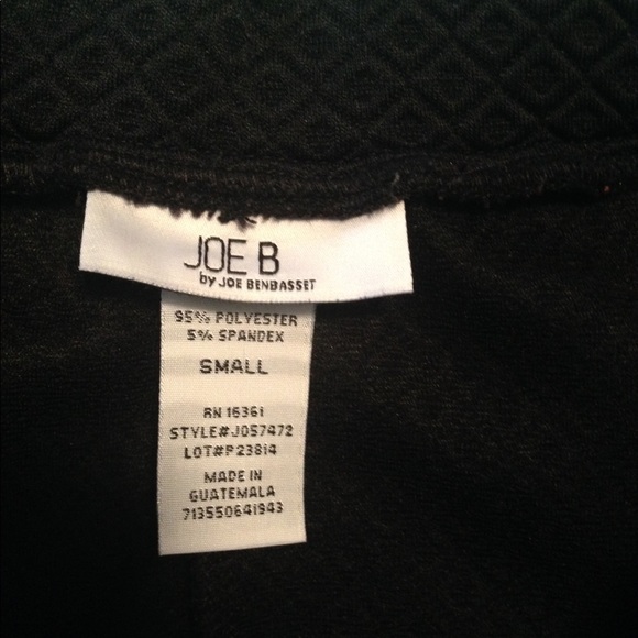 Black skirt with textured design - Picture 4 of 4