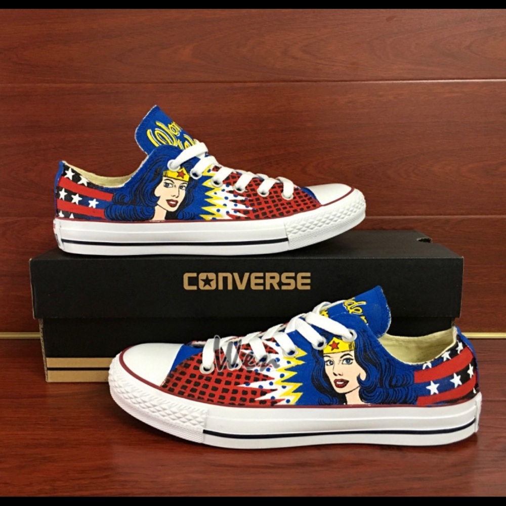 Wonder Woman converse