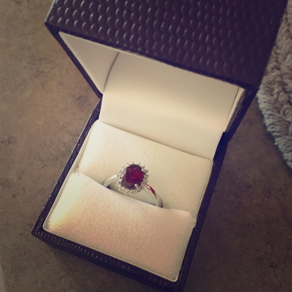 14K white gold ring, garnet & diamonds