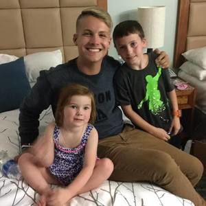 Meet your Posher, Max