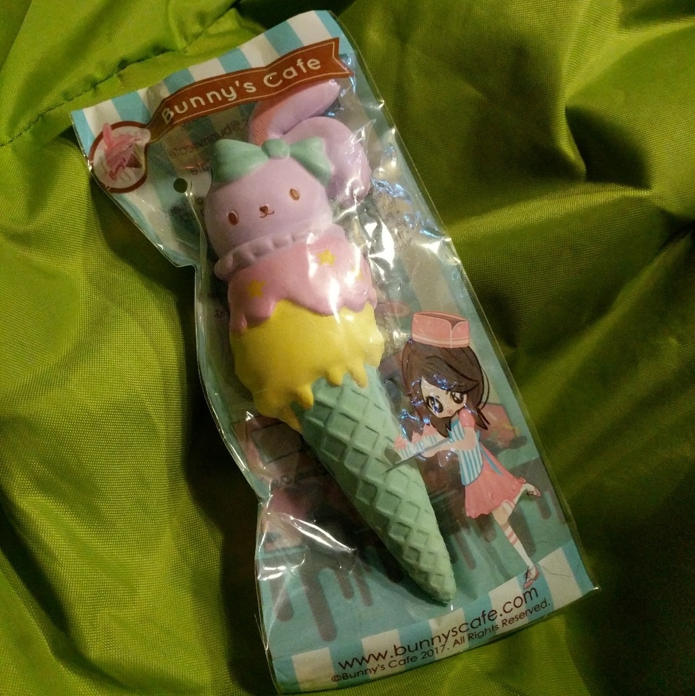 AUTH JUMBO BUNNYS CAFE ICE CREAM SQUISHY SCENTED