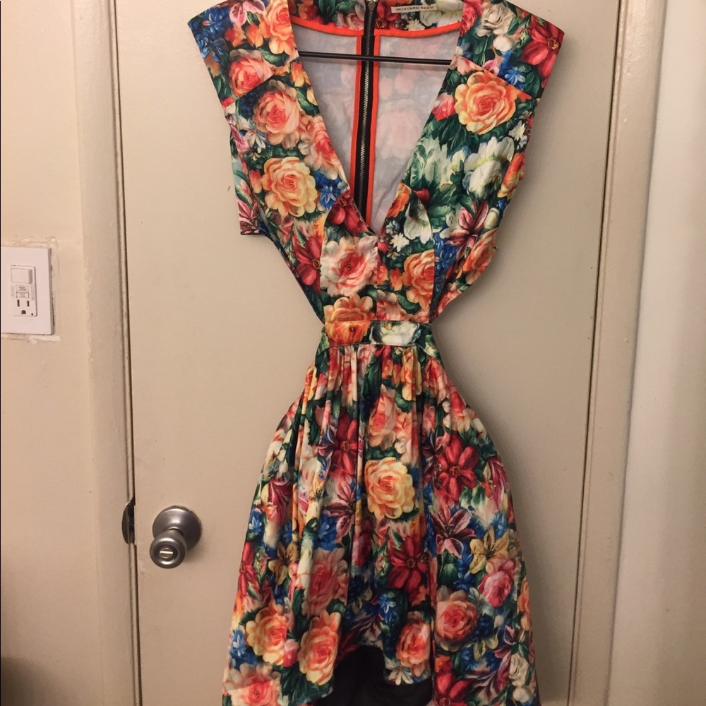 Floral, Open Back Dress - Picture 1 of 4