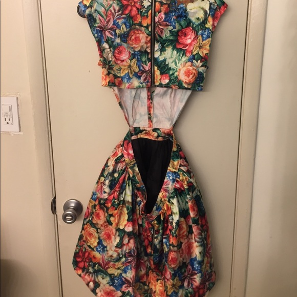Floral, Open Back Dress - Picture 2 of 4