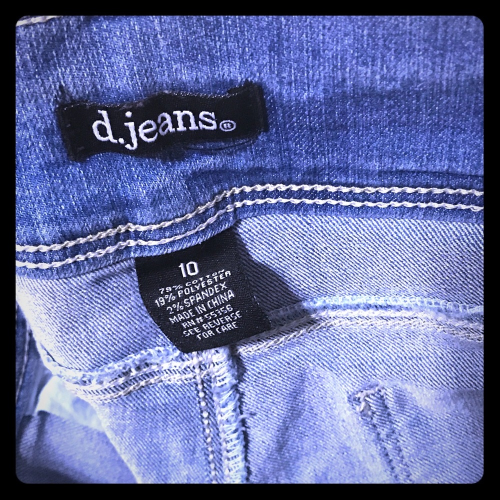 D. Jeans size 10 Capri