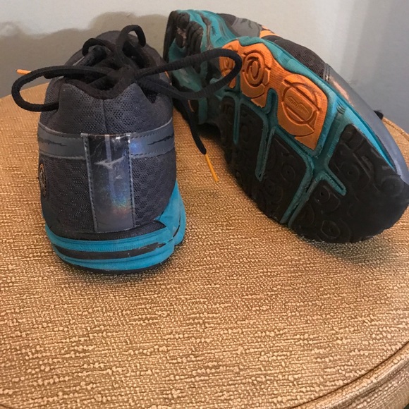 Mizuno Running shoes - Picture 3 of 4