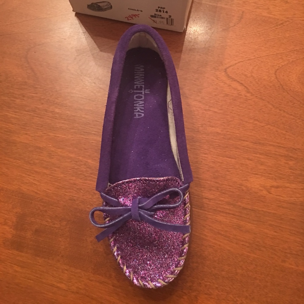 Minnetonka Girls/kids Mocs Sz 2