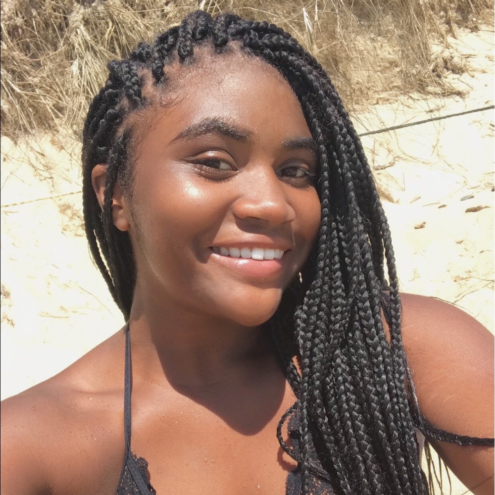 Meet your Posher, Caroline