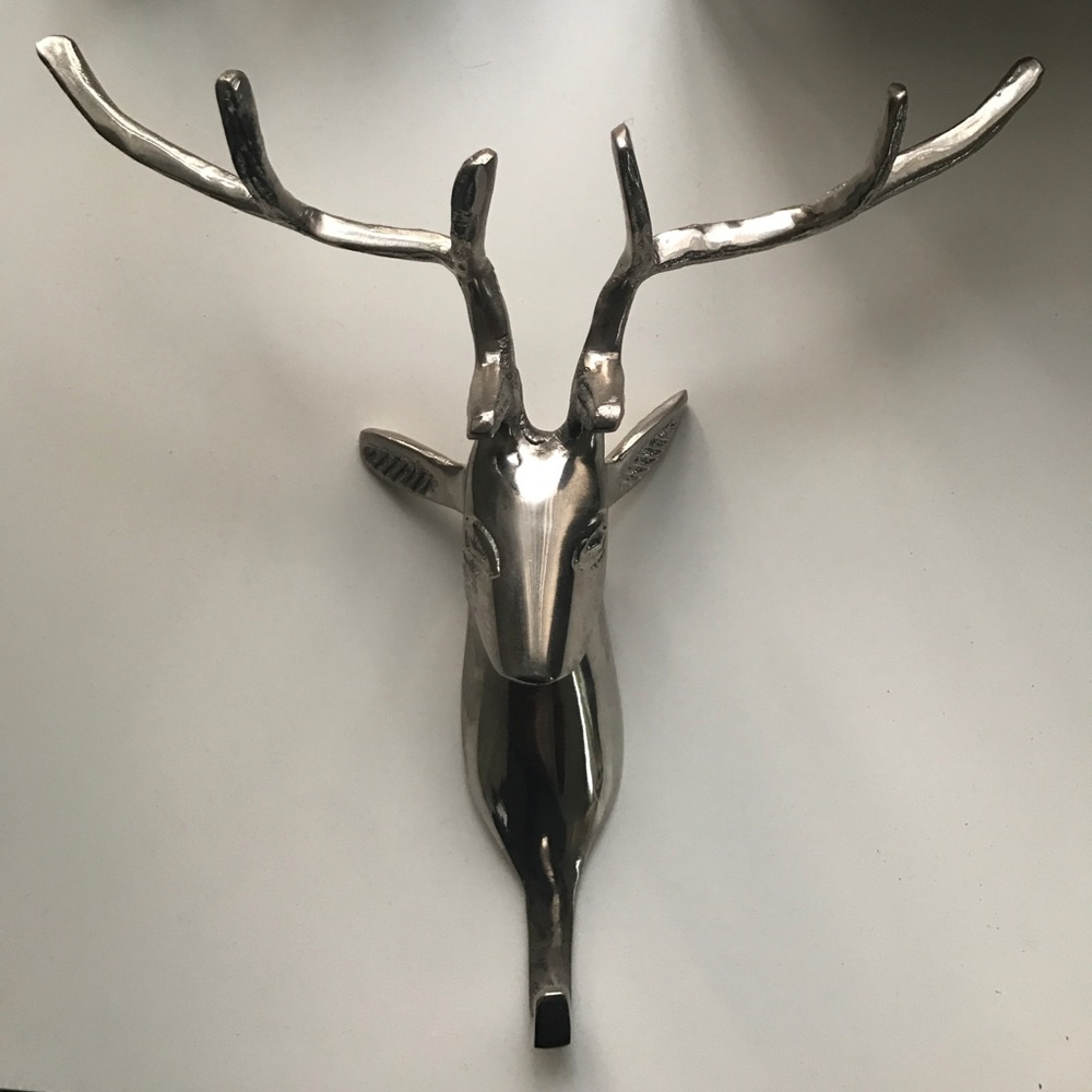 Deer head wall decor
