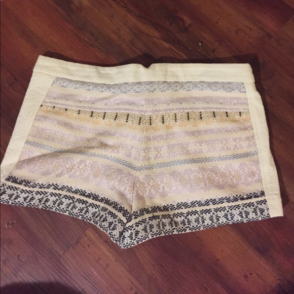 Bcbg MaxAzria crochet shorts size 0 - Picture 2 of 4