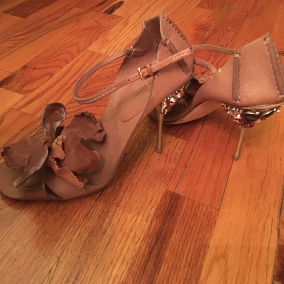 🌟Reduced price! Miu Miu jeweled heels - Picture 4 of 8