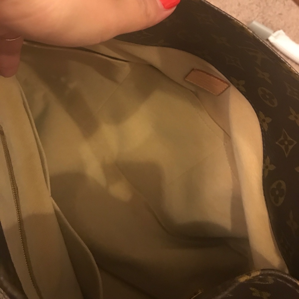 SOLD! Louis Vuitton Artsy bag