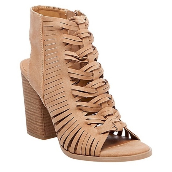 Shoes - 🍁NWT Peep toe heeled bootie, 9.5🍁
