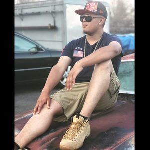 Meet your Posher, Levi