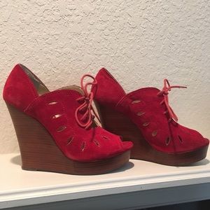 Red wedges by Seychelles