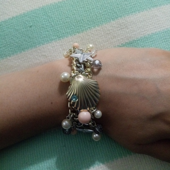 Seashell Charm Bracelet - Picture 2 of 3