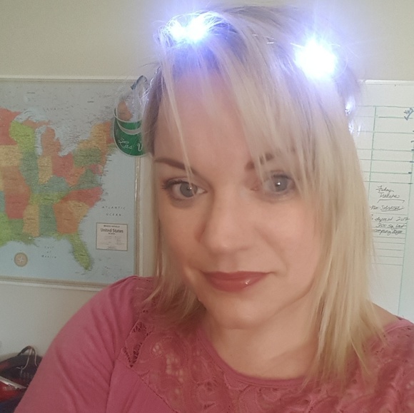 Lesley Posh Ambassador II & Sphynx Lover - Picture 4 of 11