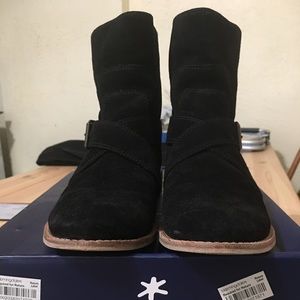 Black Splendid's Tucson suede bootie. size 7
