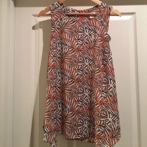 Coral and black leaf patterned tank