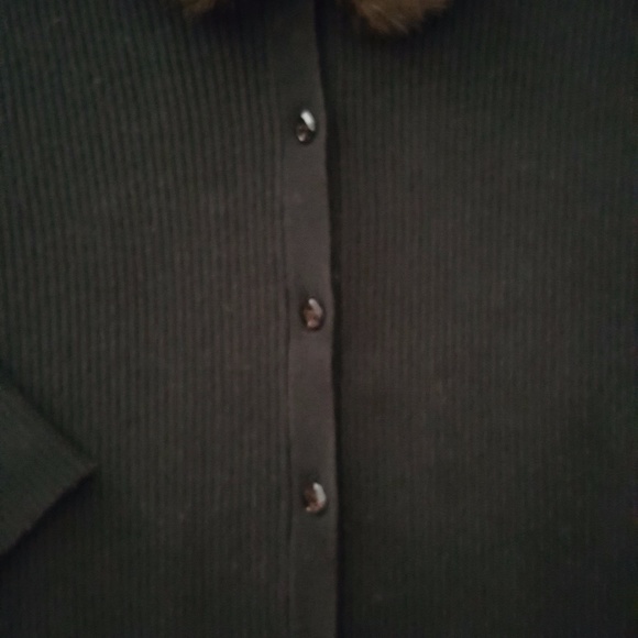 Liz Claiborne​ fur trimmed sweater - Picture 3 of 3