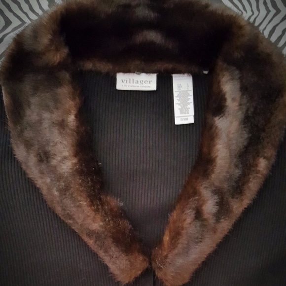 Liz Claiborne​ fur trimmed sweater - Picture 2 of 3