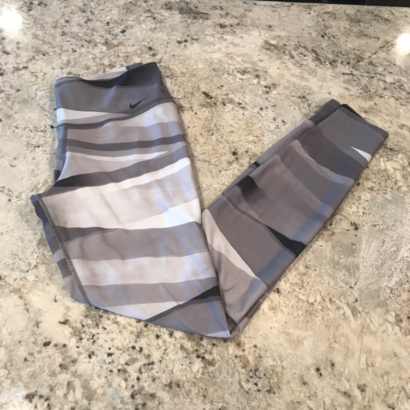 Nike Pants - Nike Legend Leggings