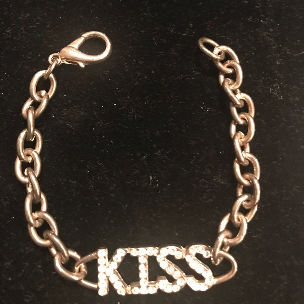 Kiss chain bracelet