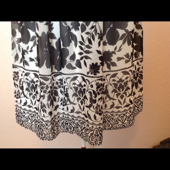 LAST $⬇️ NWOT WHBM Floral Dress Size 0 - Picture 3 of 5