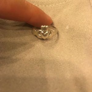 14k white silver claddagh ring- size 7.5