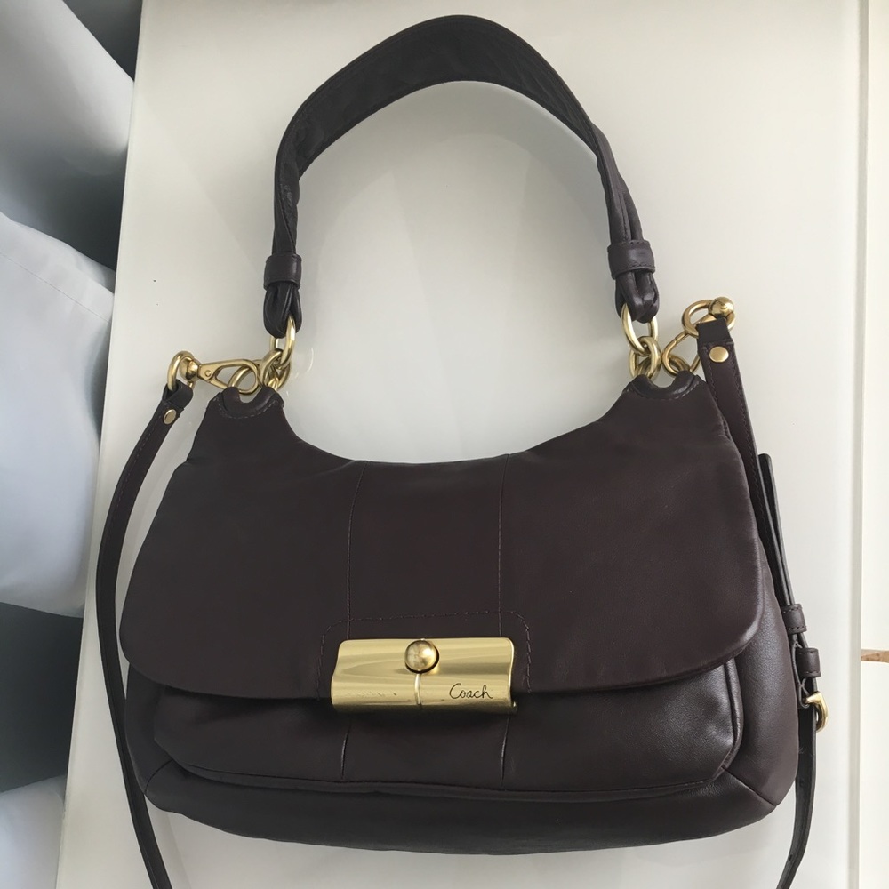 Coach leather crossbody/shoulder handbag.