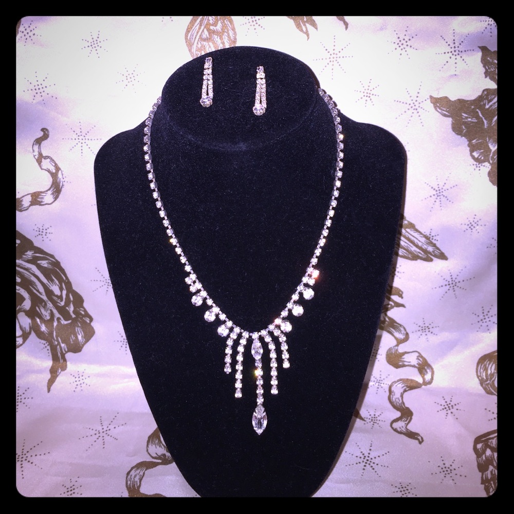 Bridal rhinestone necklace/earrings set.