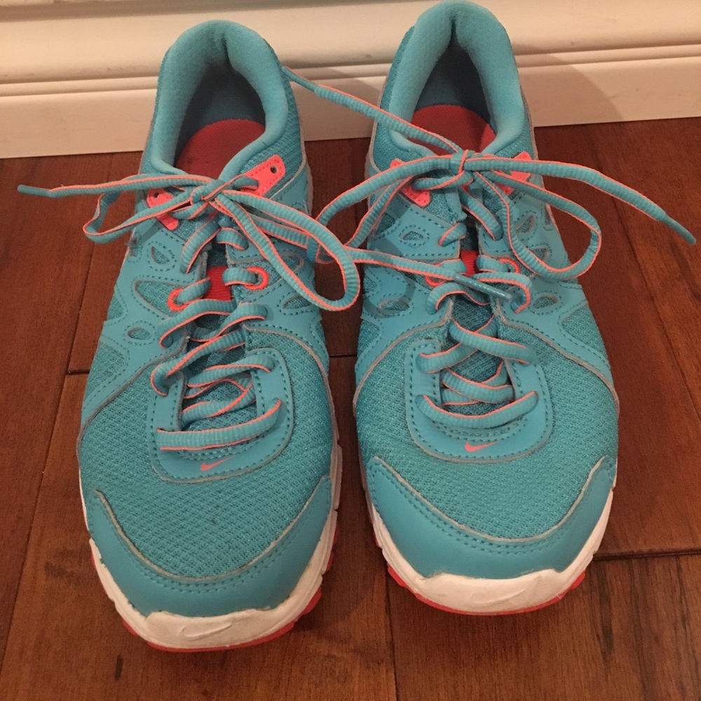 Nike revolution 2