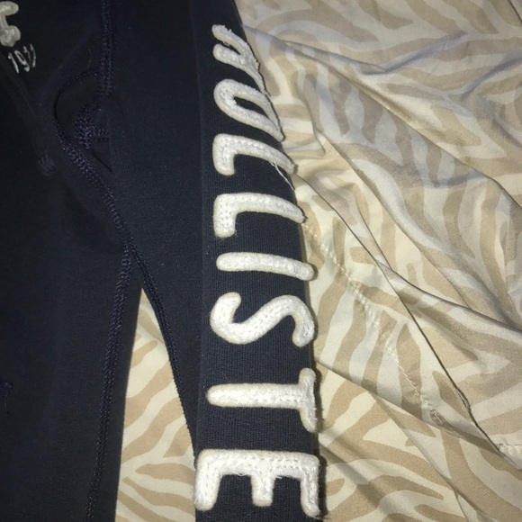 Holister zip up XS - Picture 3 of 3