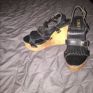Adorable Moccasin inspired black wedges