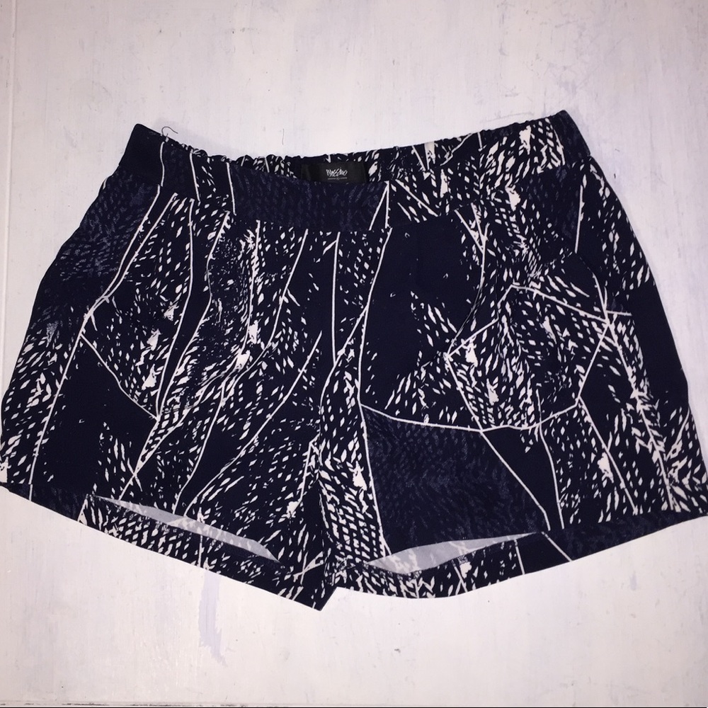FLOWY SHORTS