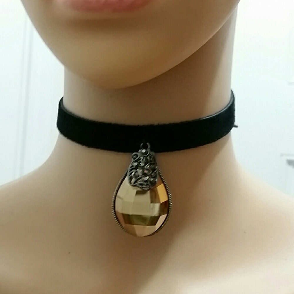 HANDCRAFTED LEATHER CHOKER