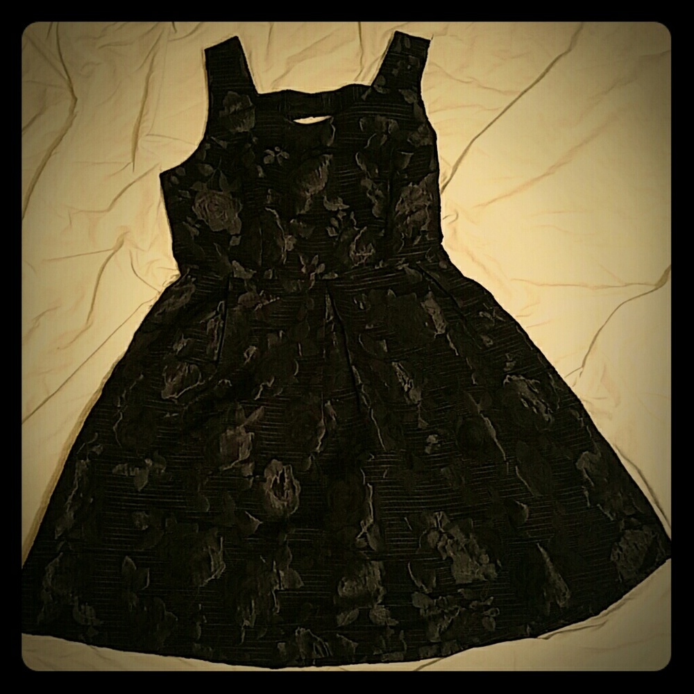 Semi-formal Flared Black Dress Bowed Cut-out Back