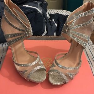 I am selling some beautiful silver heels!!!!!!