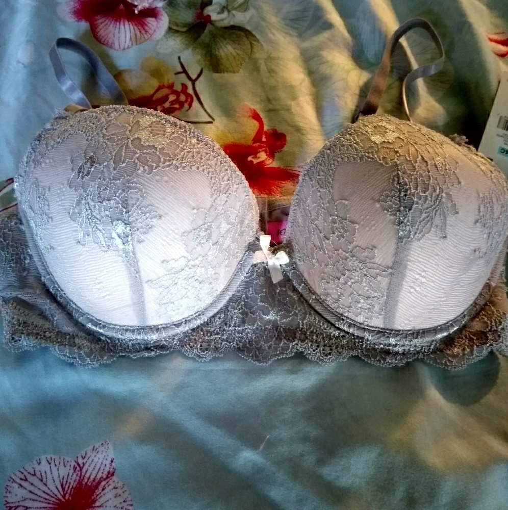 Betsey Johnson lace bra -size 34 C