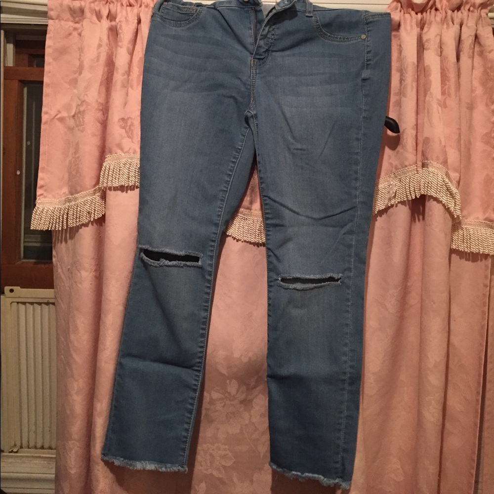Light/Medium wash jeans