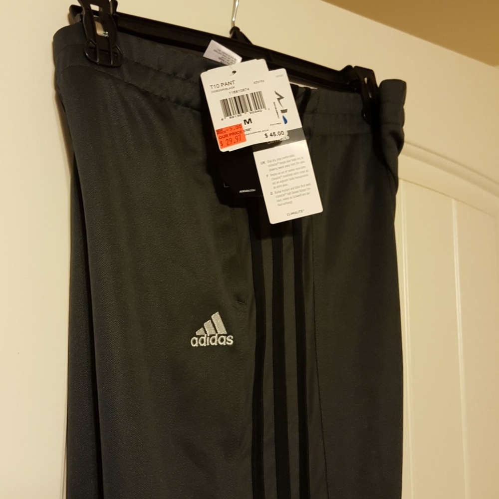 BNWT ADIDAS SWEATS from a pet/smoke free home.
