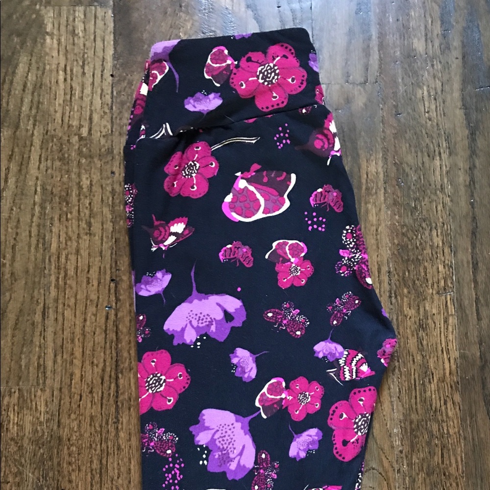 LuLaRoe OS Black Background/Butterflies