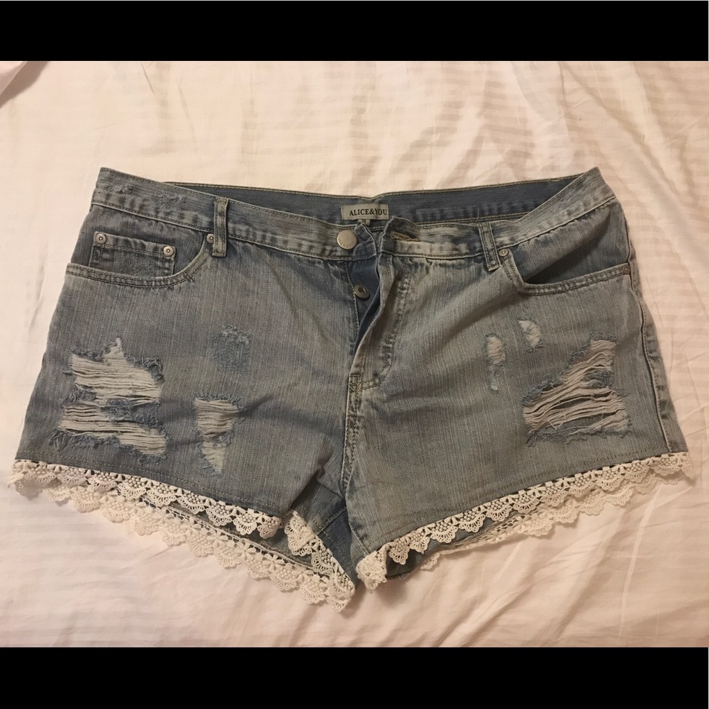Alice & You Crochet Trim Denim Short - US 14 - Picture 2 of 5