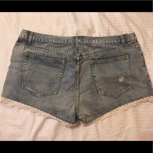 Alice & You Crochet Trim Denim Short - US 14 - Picture 4 of 5