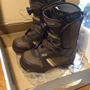 Women's snowboard boots
