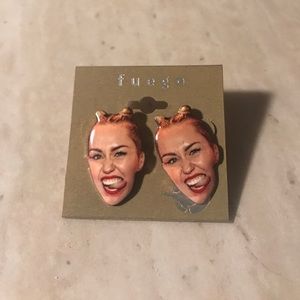 Novelty Miley Cyrus earrings!
