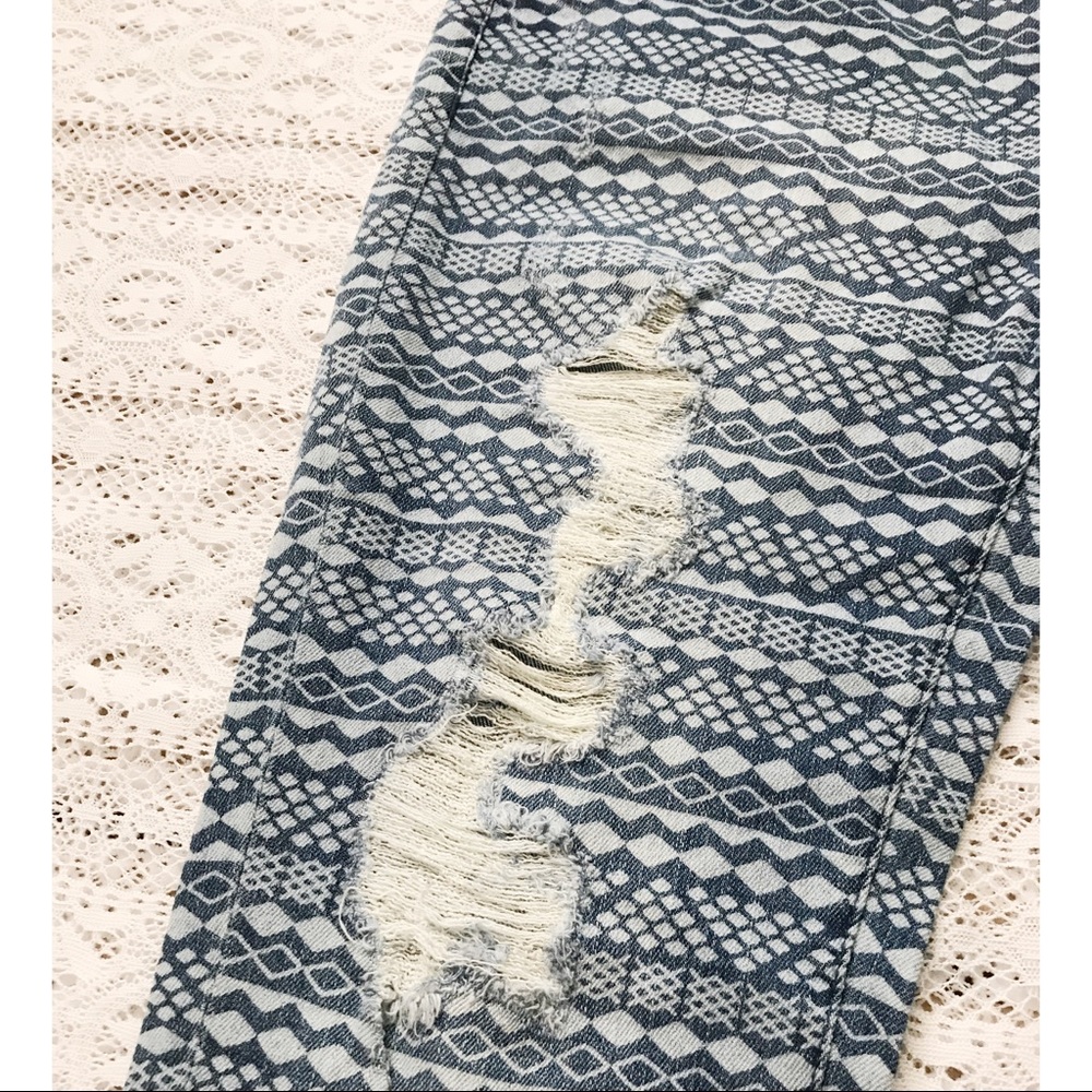 NWT Forever 21 Ripped Denim Patterned Jeans - Picture 2 of 3